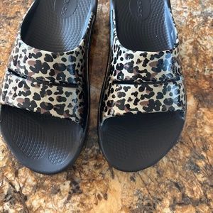 Oofos woman slides